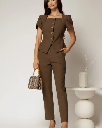 Compleu DY Fashion maro format din sacou cu nasturi si pantaloni
