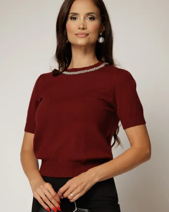 Bluza bordo din tricot cu manecile scurte si aplicatie la decolteu
