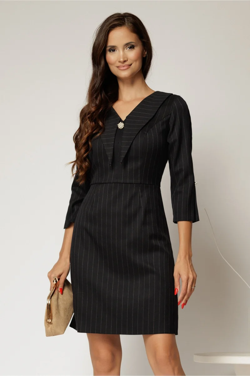 Rochie scurta neagra cu dungi guer ascutit si croi tip A