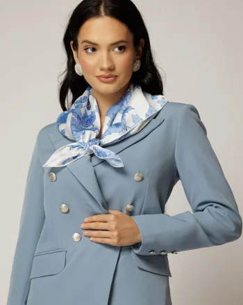 Esarfa alba cu imprimeu floral bleu