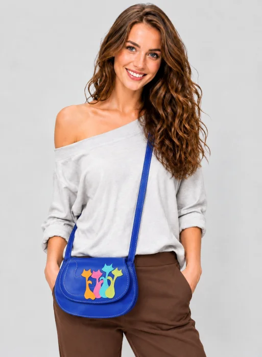 Geanta crossbody handmade, cu pisicute colorate  ,din piele naturala albastru electric