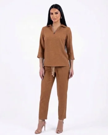 Bluza maro cu croiala lejera din vascoza