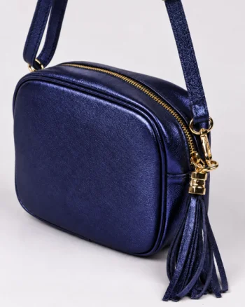 Geanta crossbody albastru indigo metalizat din piele naturala, cu ciucure din piele