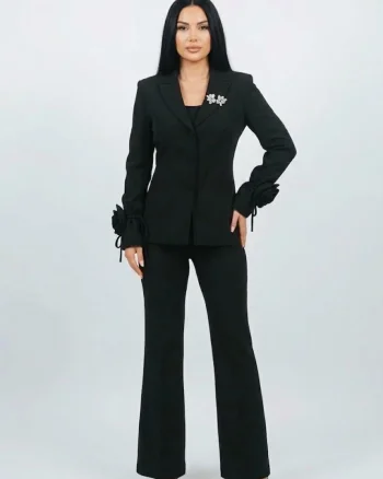 Pantalon conic negru cu slit in partea din fata