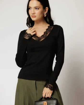 Bluza neagra cu dantela neagra la bust si maneci