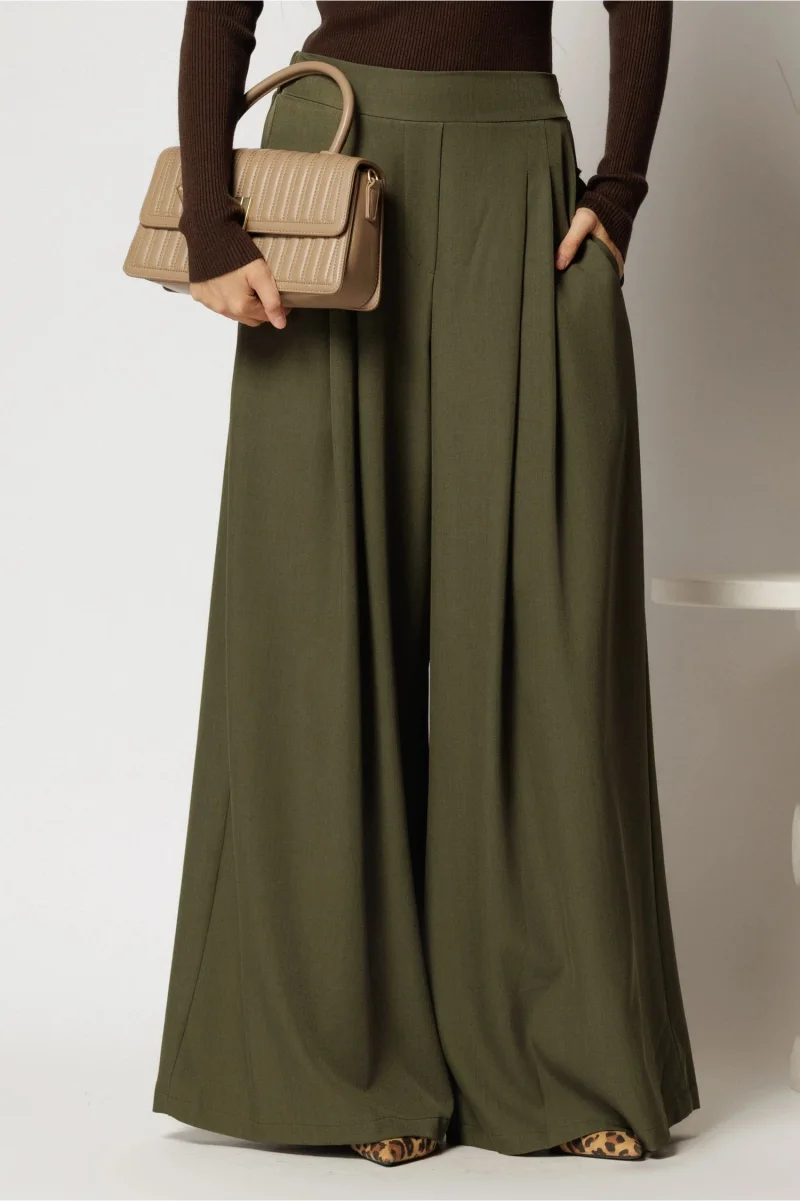 Pantaloni kaki cu croi larg si elastic pe talie