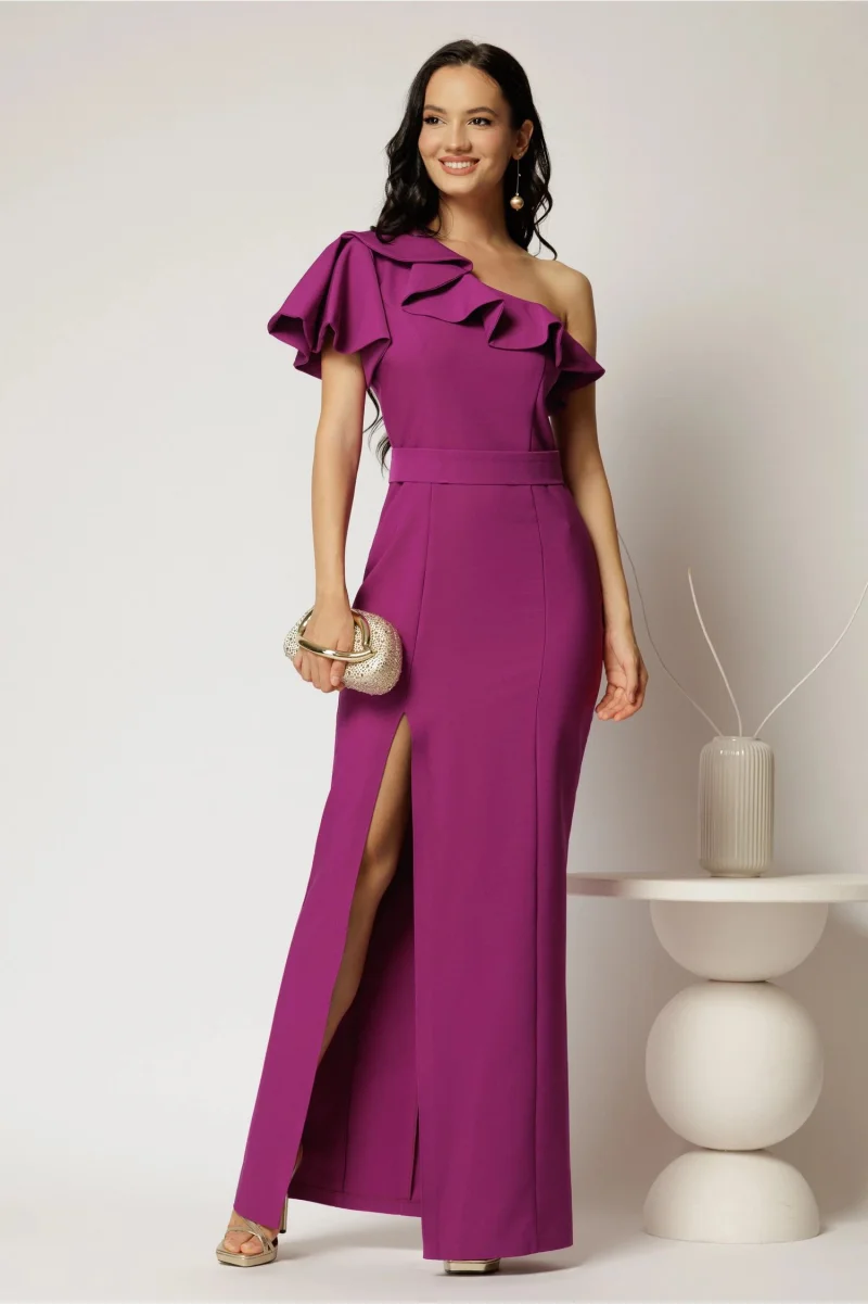 Rochie magenta lunga de ocazie pe un umar cu volanas si slit pe picior