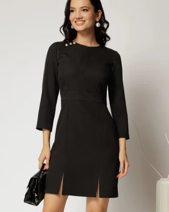 Rochie neagra scurta cu nasturi decorativi perlati
