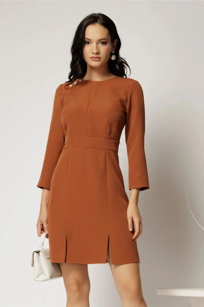 Rochie maro camel scurta cu nasturi decorativi perlati