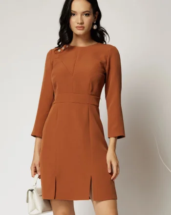 Rochie maro camel scurta cu nasturi decorativi perlati