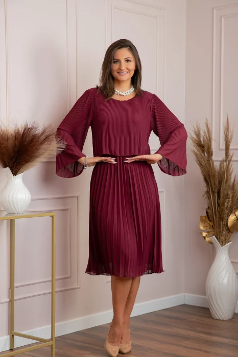 Rochie eleganta Arya grena plisata cu maneci lungi