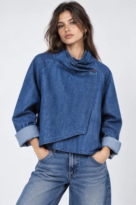 Jacheta scurta petrecuta din blug, denim albastru