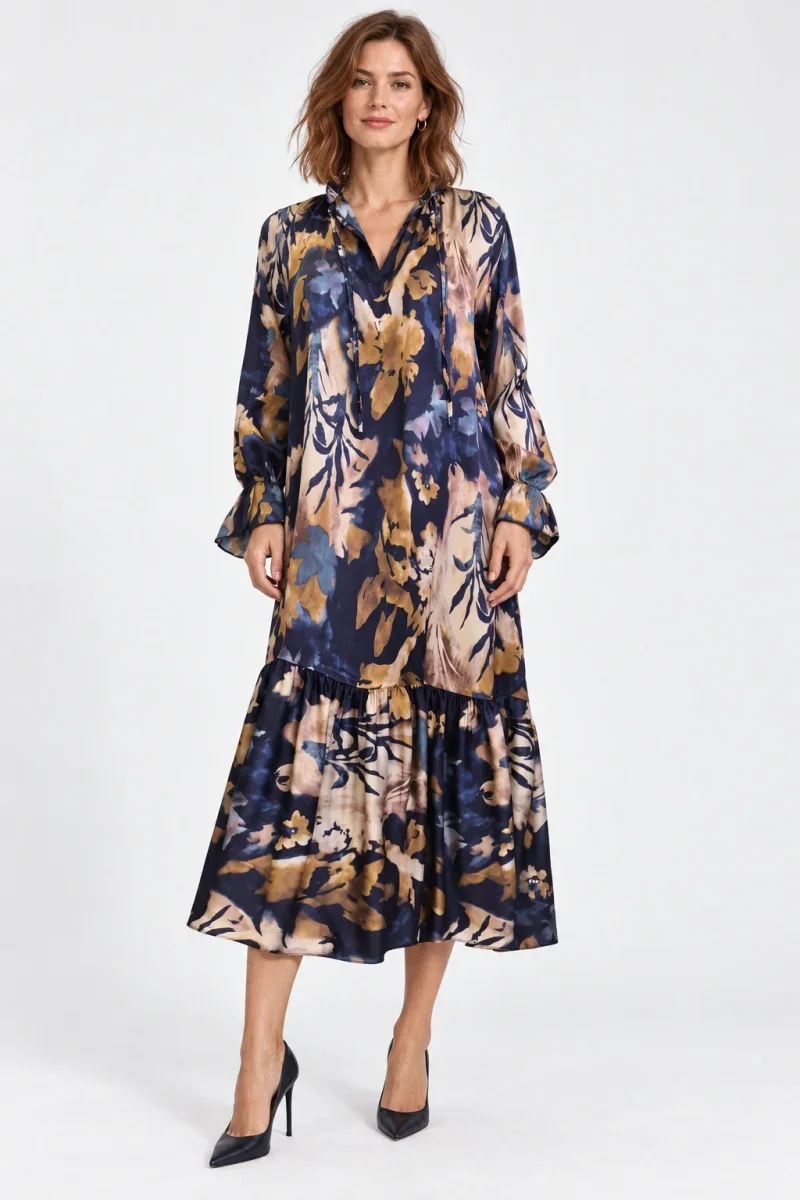 Rochie lunga satinata din matase si vascoza cu volanas la  guler si imprimeu abstract, bleumarin