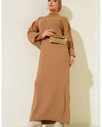 Rochie  maxi din tricot cu guler inalt - bej - tricot -