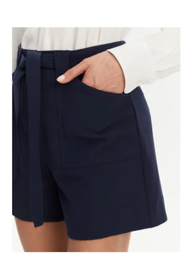 Pantaloni scurti cu cordon -