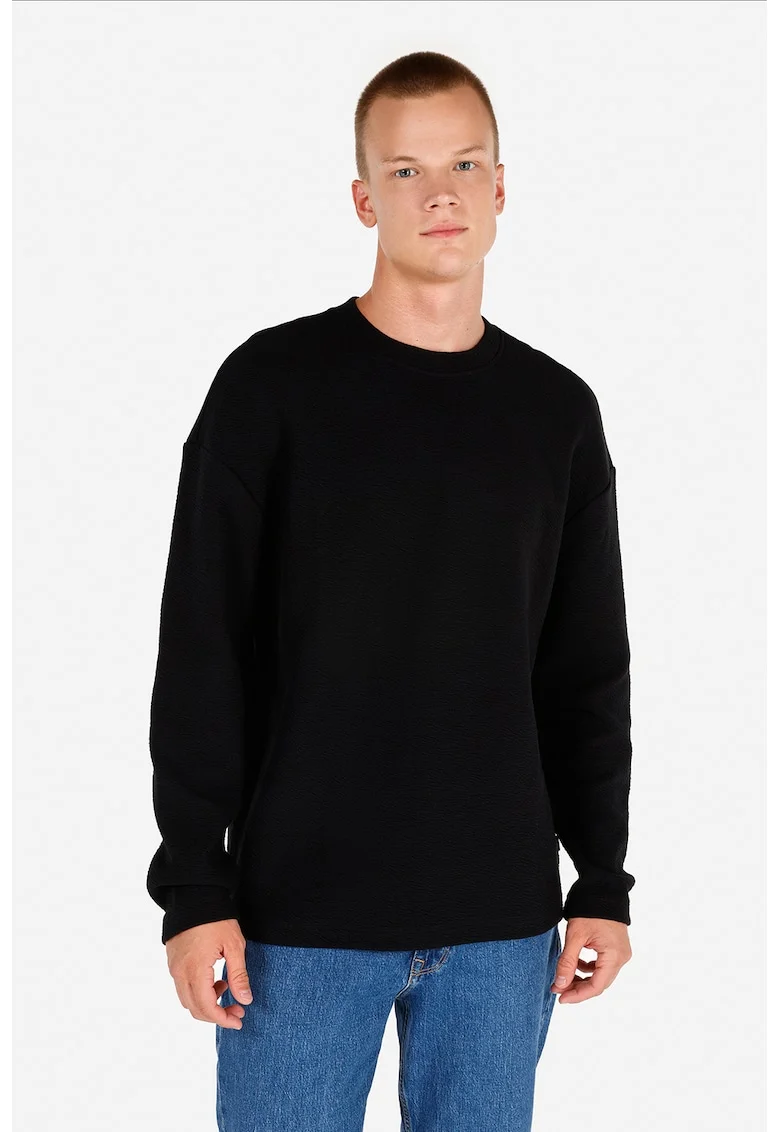 Bluza cu decolteu la baza gatului si maneci cazute - Negru