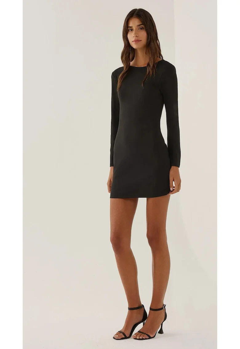 Rochie mini mulata -  decolteu la spate - maneci lungi - negru