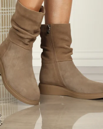 Cizme dama piele naturala intoarsa scurte cu talpa plata si Detaliu Lateral CRL1256 Khaki
