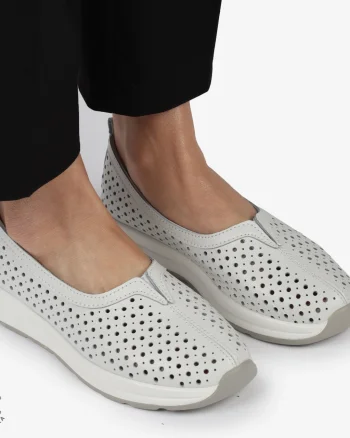 Balerini dama din Piele Naturala PERFORATA CU FUNDITA CRL1417 ALB