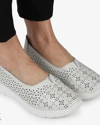 Balerini dama din Piele Naturala CU MICI PERFORATI CRL1416 ALB