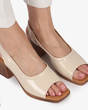 Sandale elegante din piele naturală CU CATARAMA MODEL CLASIC CRL1403 BEJ