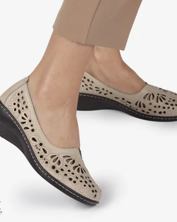 BALERINI dama din Piele naturala PERFORATA SLIP-ON CU TOC MIC CRL1362 BEJ