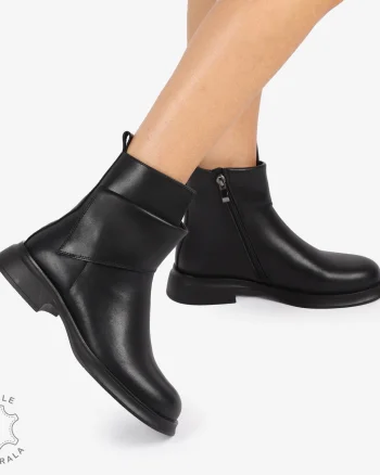GHETE PIELE NATURALA NEGRE cu Varf rotund si Detaliu Lateral CRL1238