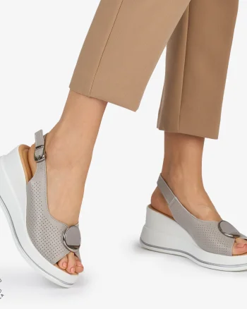 SANDALE Dama Piele Naturala CU TALPA INALTA SI ACCESORIU METALIC CRL1047 Culoare: GRI