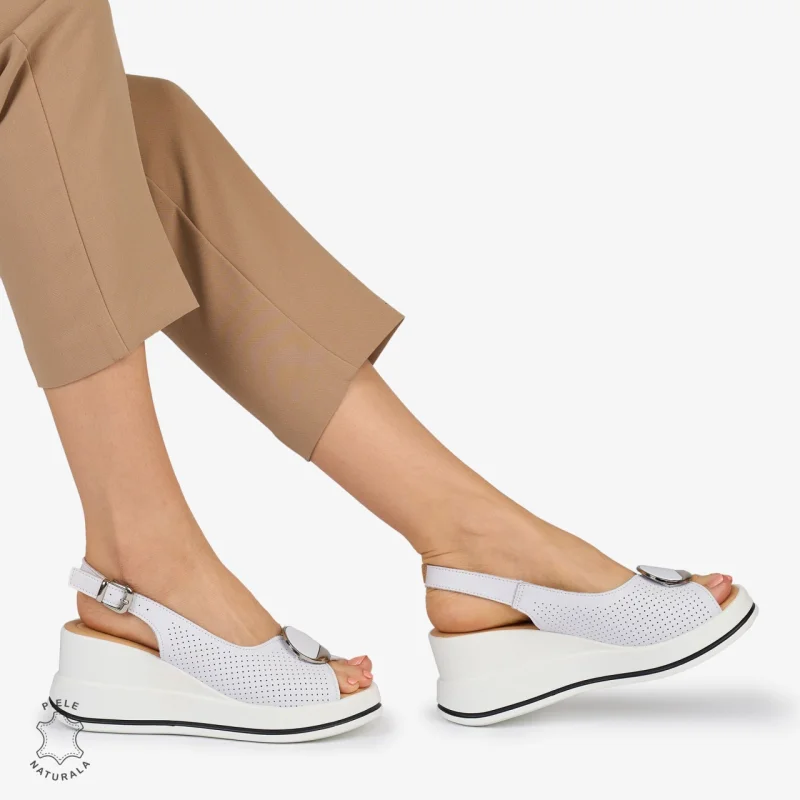 SANDALE Dama Piele Naturala CU TALPA INALTA SI ACCESORIU METALIC CRL1047 Culoare: ALB cu negru