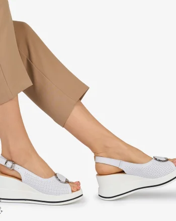 SANDALE Dama Piele Naturala CU TALPA INALTA SI ACCESORIU METALIC CRL1047 Culoare: ALB cu negru