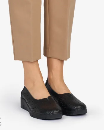 BALERINI din PIELE NATURALA PERFORATA CRL1040 CULOARE: NEGRU