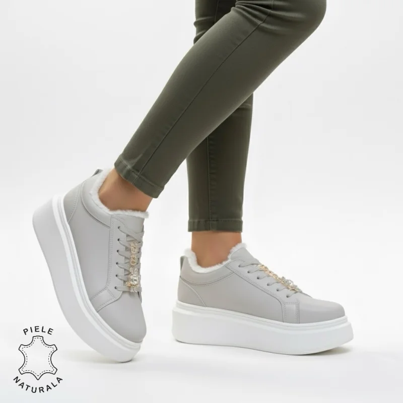 Pantofi casual îmblănite albi din piele naturală cu talpa înaltă si detaliu decorativ pe șiret CRL1537 GRI