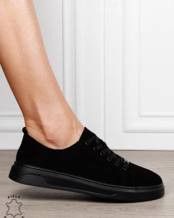 Pantofi casual damă din piele întoarsă naturală cu detaliu decorativ frontal CRL1821 NEGRU