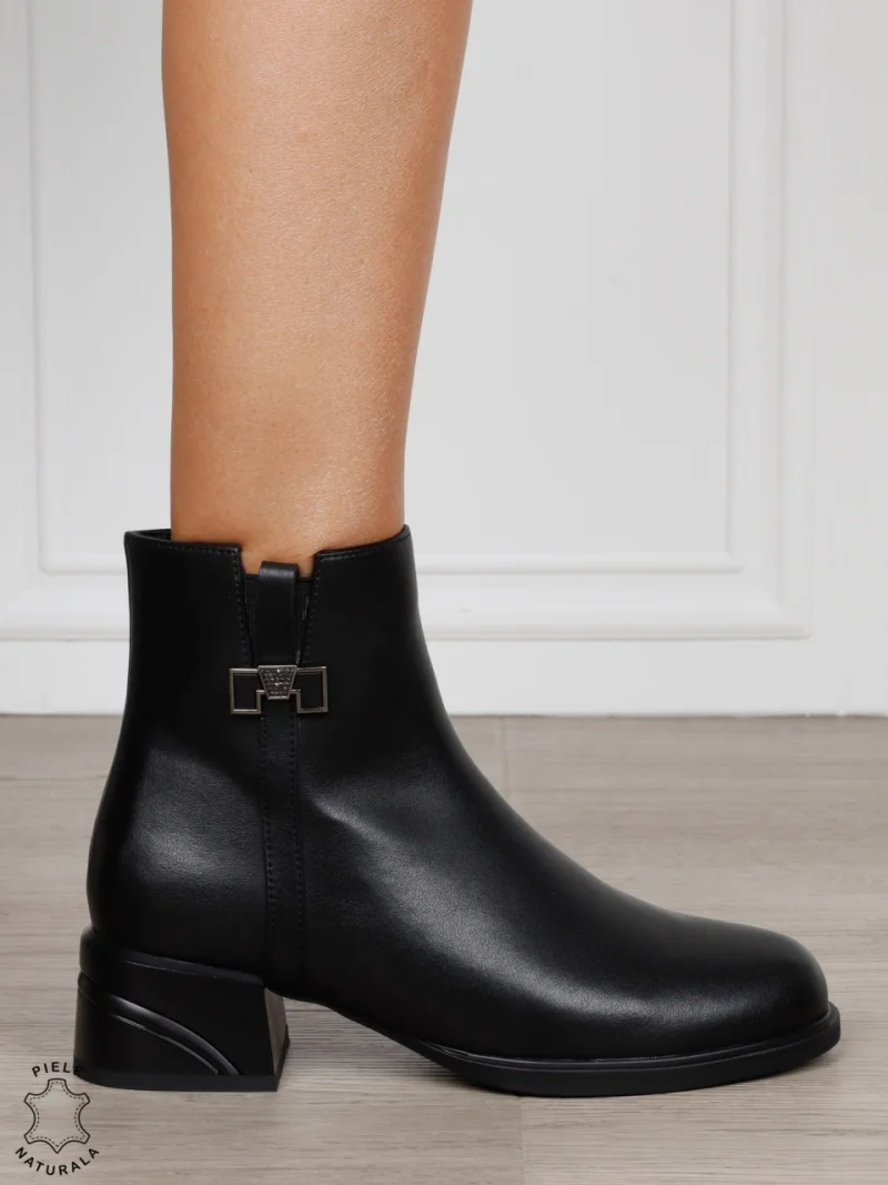 Botine damă din piele naturală cu ornament metalic CRL1837 NEGRU