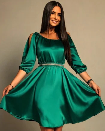 Rochie de ocazie scurta din satin verde babydoll cu umerii goi Calirroe