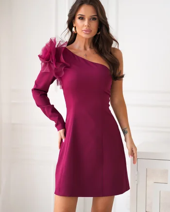 Rochie eleganta scurta  burgundy cu maneca lunga umar gol si trandafir decorativ Hyami