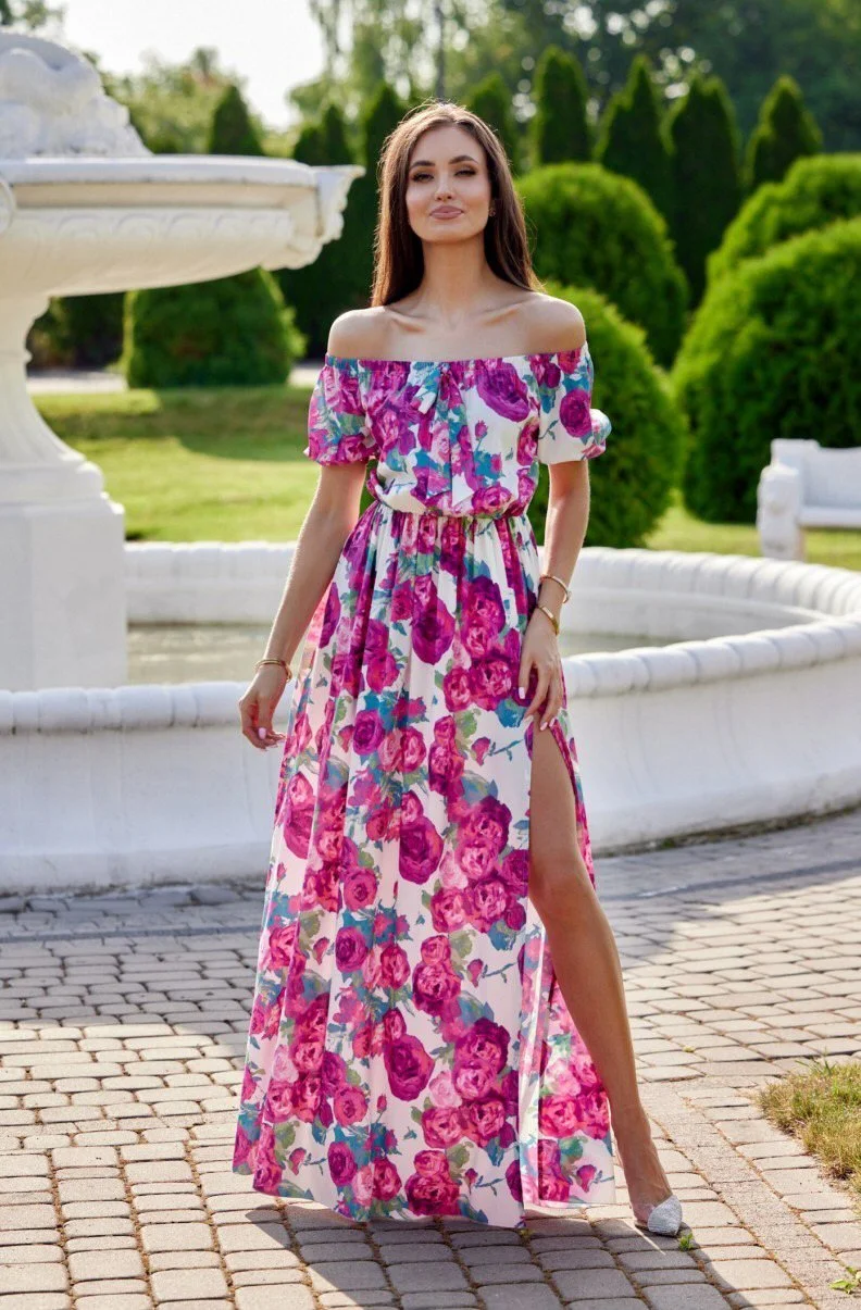 Rochie lunga ecru cu flori roz cu umerii goi vaporoasa Madlena