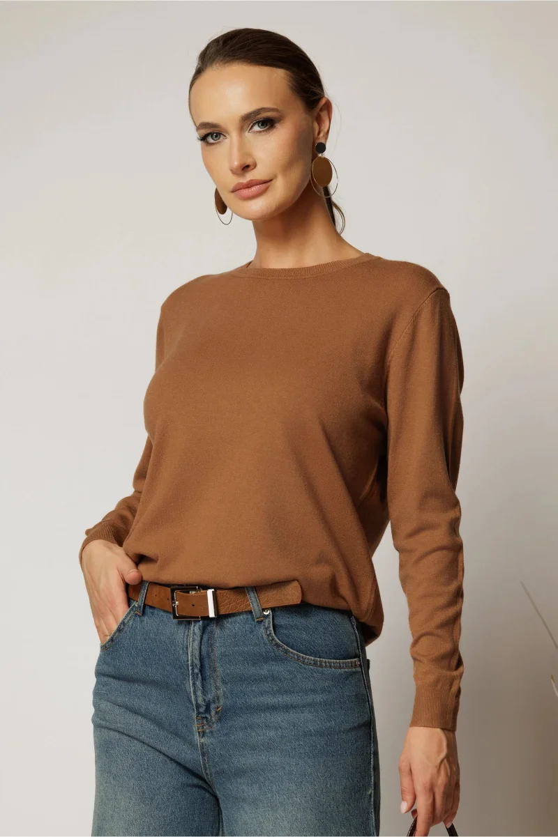 Bluza maro din tricot cu maneca lunga si decolteu rotund