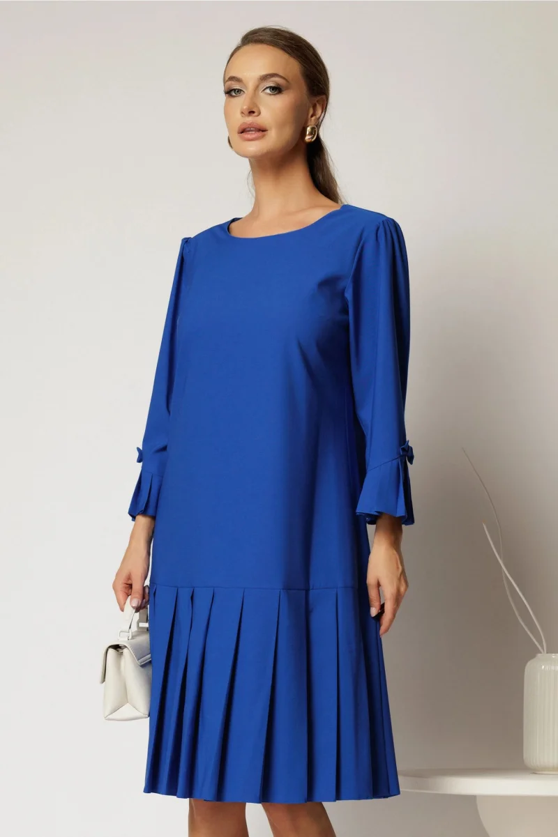 Rochie midi albastra cu croi drept si pliuri la baza fustei