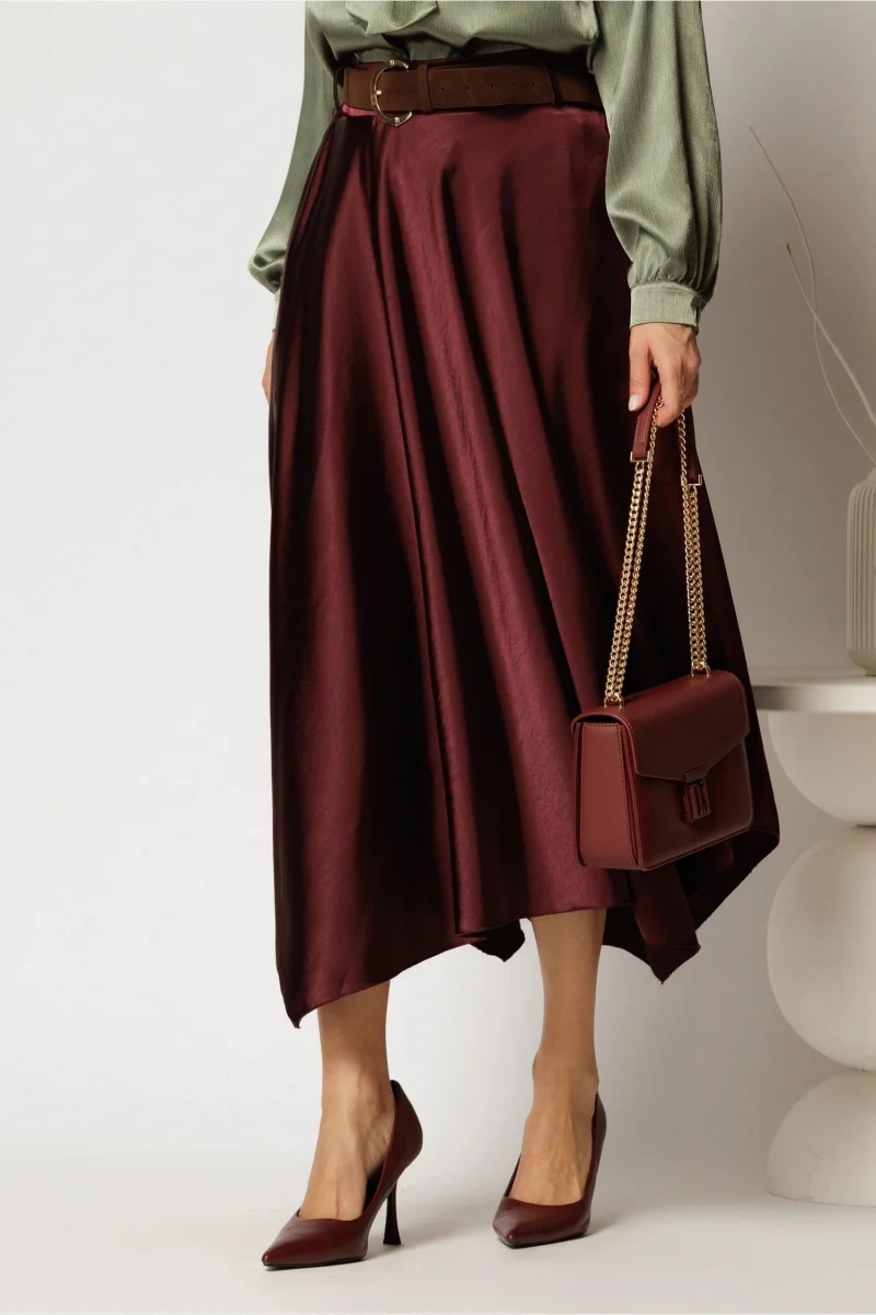 Fusta midi bordo din satin cu croi clos si curea in talie