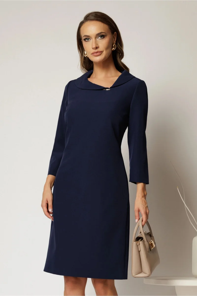 Rochie midi bleumarin cu croi drept cambrat si decolteu elegant
