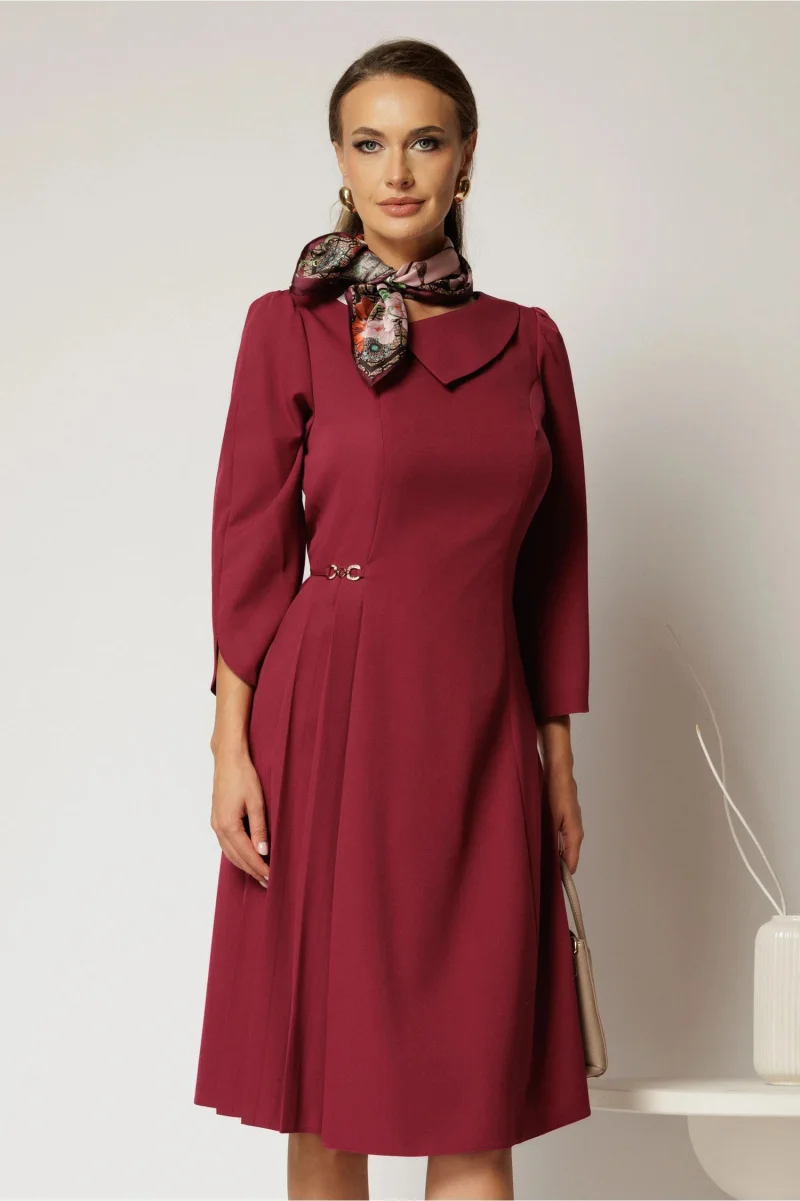 Rochie midi magenta cu croi tip A si pense pe fusta