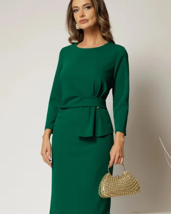 Rochie midi verde din crep cu croi drept si detaliu in talie