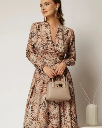 Rochie midi imprimeu maro cu aspect petrecut si cordon in talie