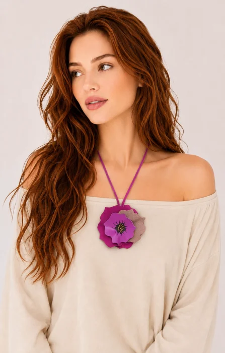 Colier din piele naturala, cu trandafir modelat manual ,nuante lila, fuchsia ,roz pudra