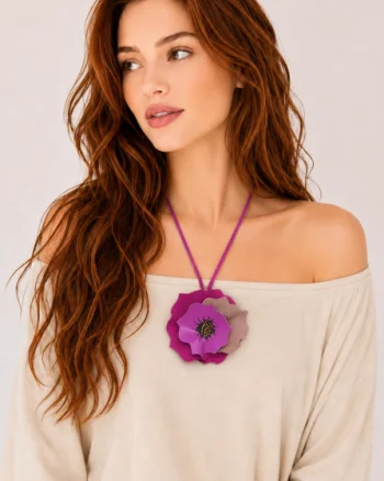 Colier din piele naturala, cu trandafir modelat manual ,nuante lila, fuchsia ,roz pudra