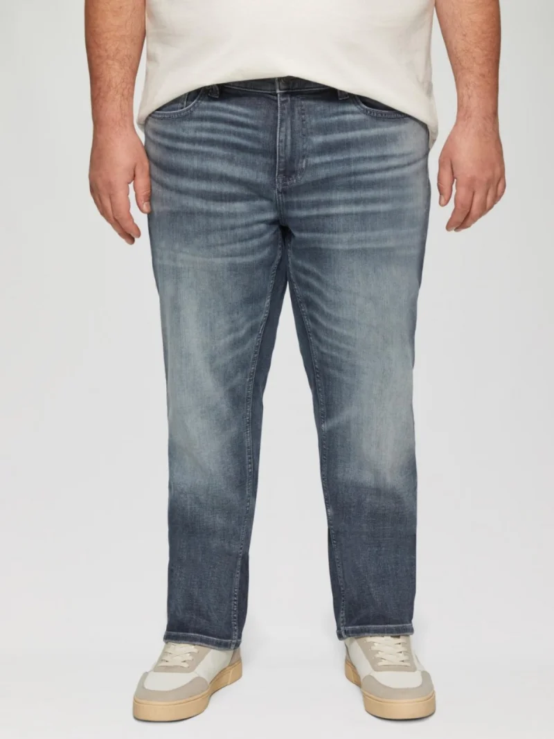 Blugi barbati big size Casby, cu aspect decolorat, talie medie si croiala Regular fit, Albastru (SELECTATI MARIMEA: 38, SELECTATI LUNGIMEA: 34)