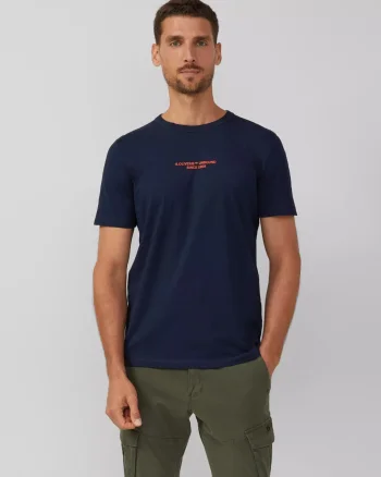 s.Oliver Tricou barbati, Regular fit cu decolteu la baza gatului si imprimeu cu text, Bleumarin inchis (SELECTATI MARIMEA: S)