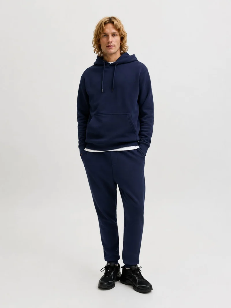 Jack & Jones Set trening barbati, format din hanorac cu gluga, fara fermoar si pantaloni lungi, Relaxed Fit, JJEBRADLEY, Bleumarin inchis (SELECTATI