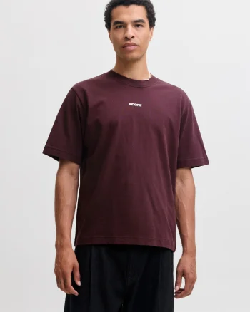 Jack & Jones Tricou barbati, cu decolteu la baza gatului, din bumbac, Relaxed Fit, JCOCLUB BACK SCRIPT, Bordeaux (SELECTATI MARIMEA: XS)